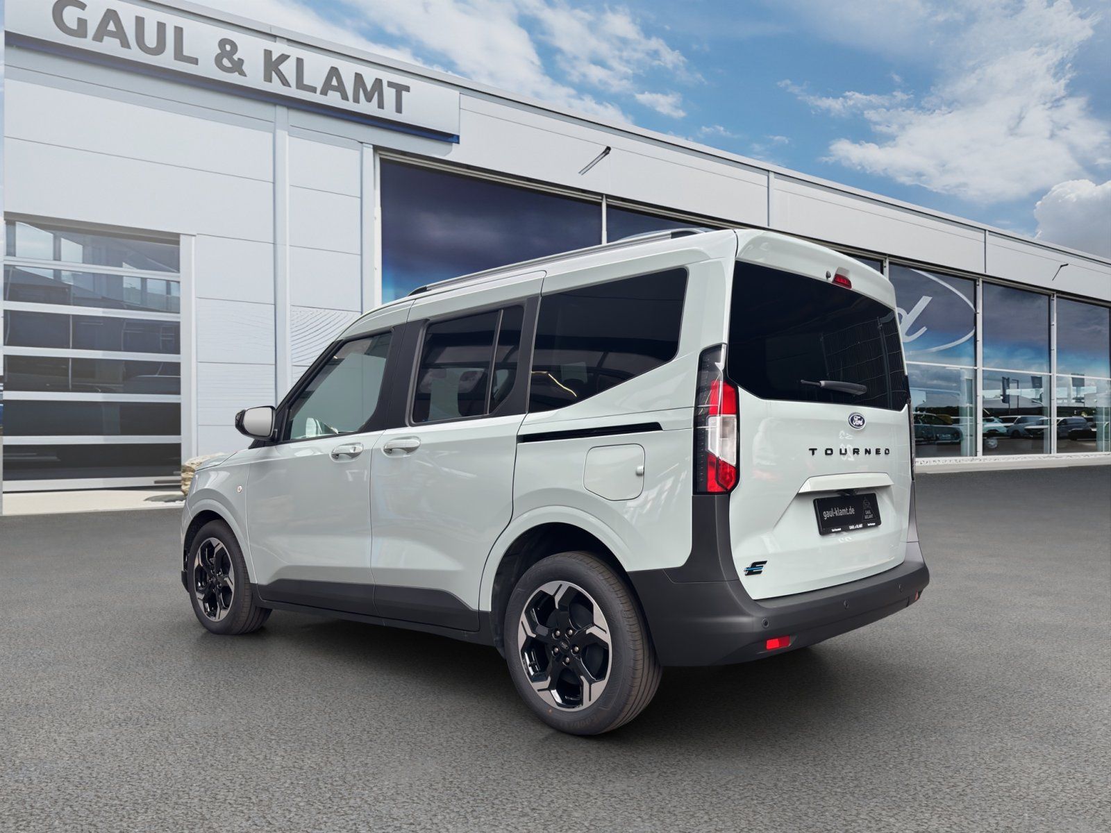 Fahrzeugabbildung Ford Tourneo Courier eMotor BEV Titanium