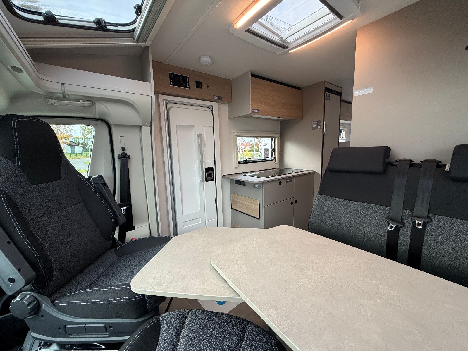 Fahrzeugabbildung LMC Tracer 670 V