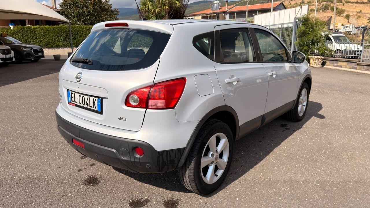 Nissan Qashqai+2 2008 — interior