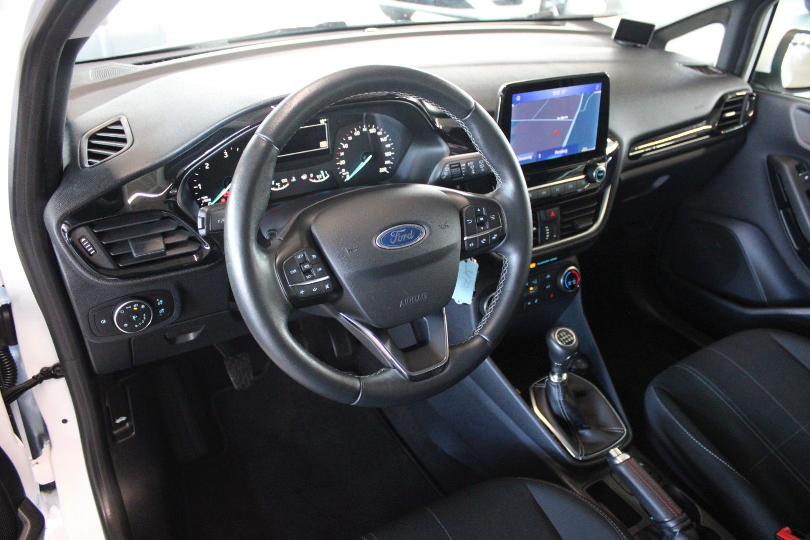 Fahrzeugabbildung Ford Fiesta 1,5 TDCi Cool & Connect 5-trg NAVI LED
