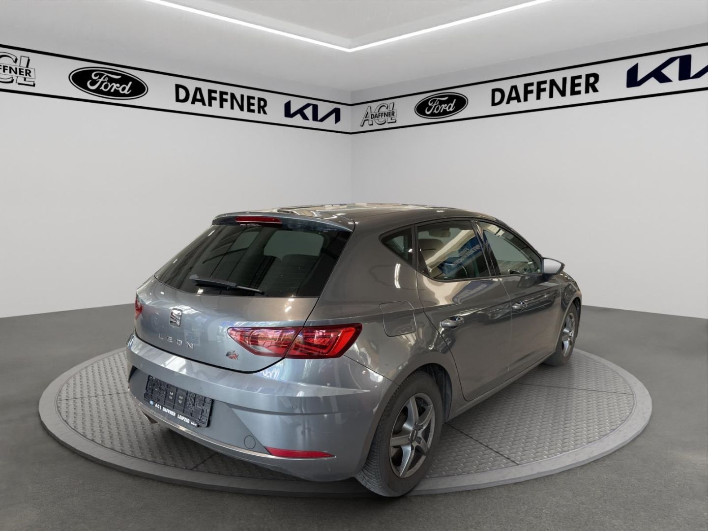 Fahrzeugabbildung SEAT Leon FR PANORAMADACH PDC Navi Tempomat