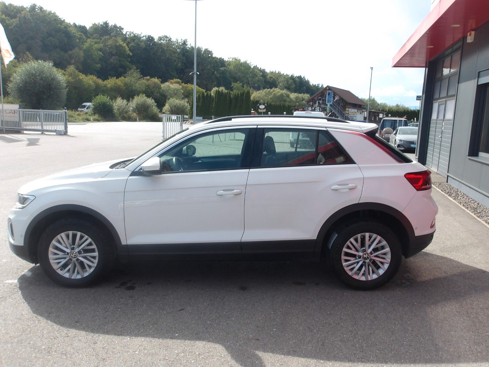Volkswagen T-Roc Life TDI DSG EXP € 14990.-- imagem 3