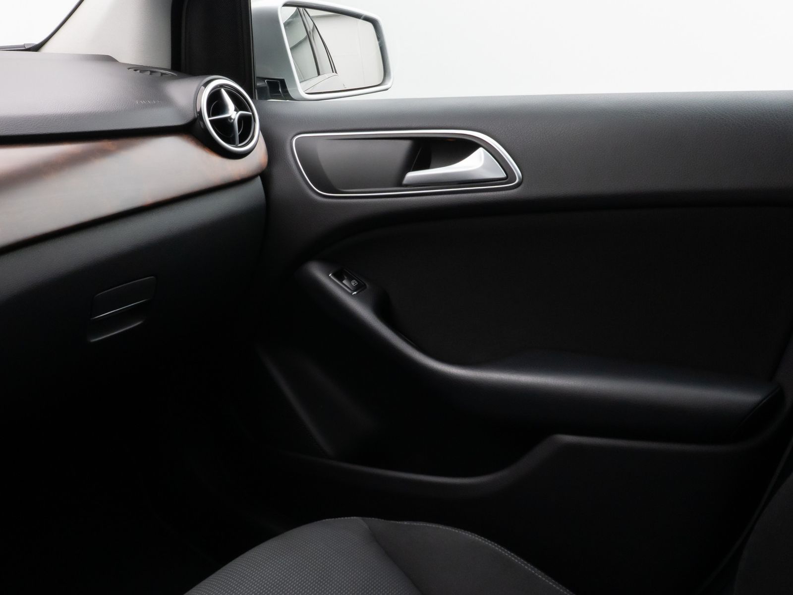 Fahrzeugabbildung Mercedes-Benz B 180 CDI Navi Sitzhzg Bi-Xenon PDC Klimaautomat