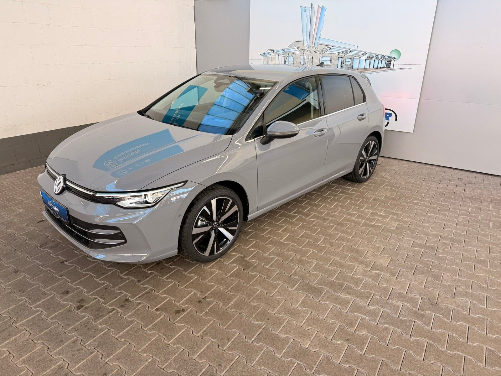 Fahrzeugabbildung Volkswagen Golf VIII Lim. 1.5 eTSI 110 kW Style DSG + Navi