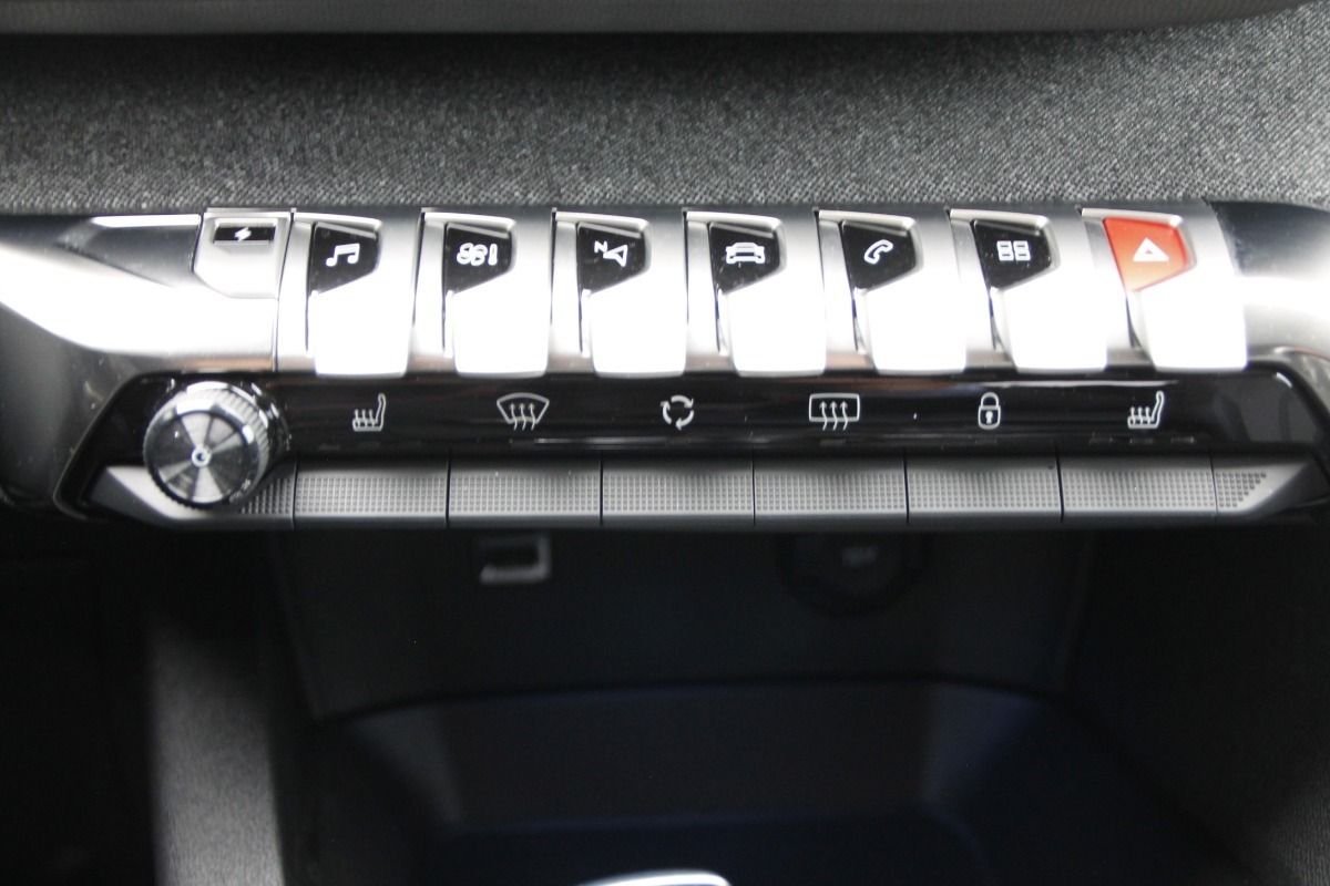 Fahrzeugabbildung Peugeot 3008 Hybrid 225 Allure Pack