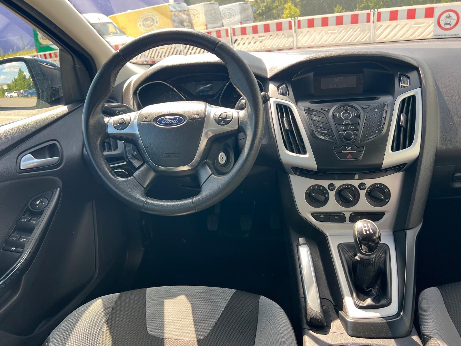 Ford Focus 2012 — photo 10