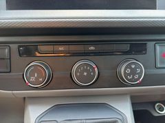 Fahrzeugabbildung Volkswagen T6.1 Transporter 2.0 TDI DSG PDC KLIMA NAVI AHK