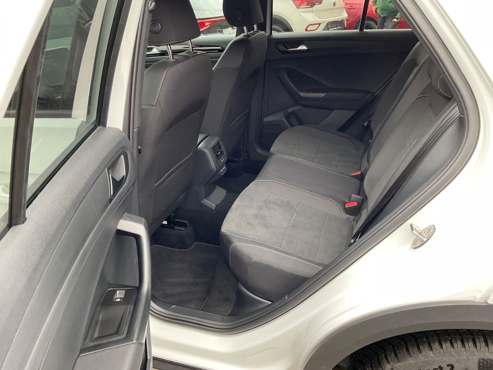 Fahrzeugabbildung Volkswagen T-Roc 1.5 TSI DSG R Line,AHK,ACC,Kamera,Navi