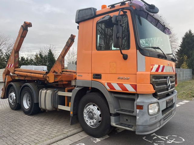 Mercedes-Benz Aktros 2532 Absetzt Container