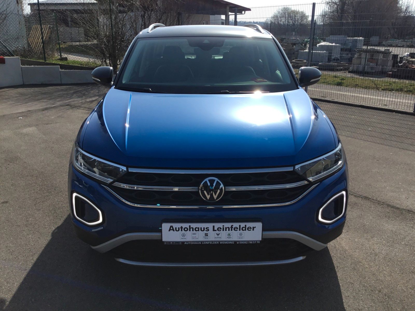Fahrzeugabbildung Volkswagen T-Roc 1.5 TSI DSG Style+AHK+LED+ACC+17"+Kamera