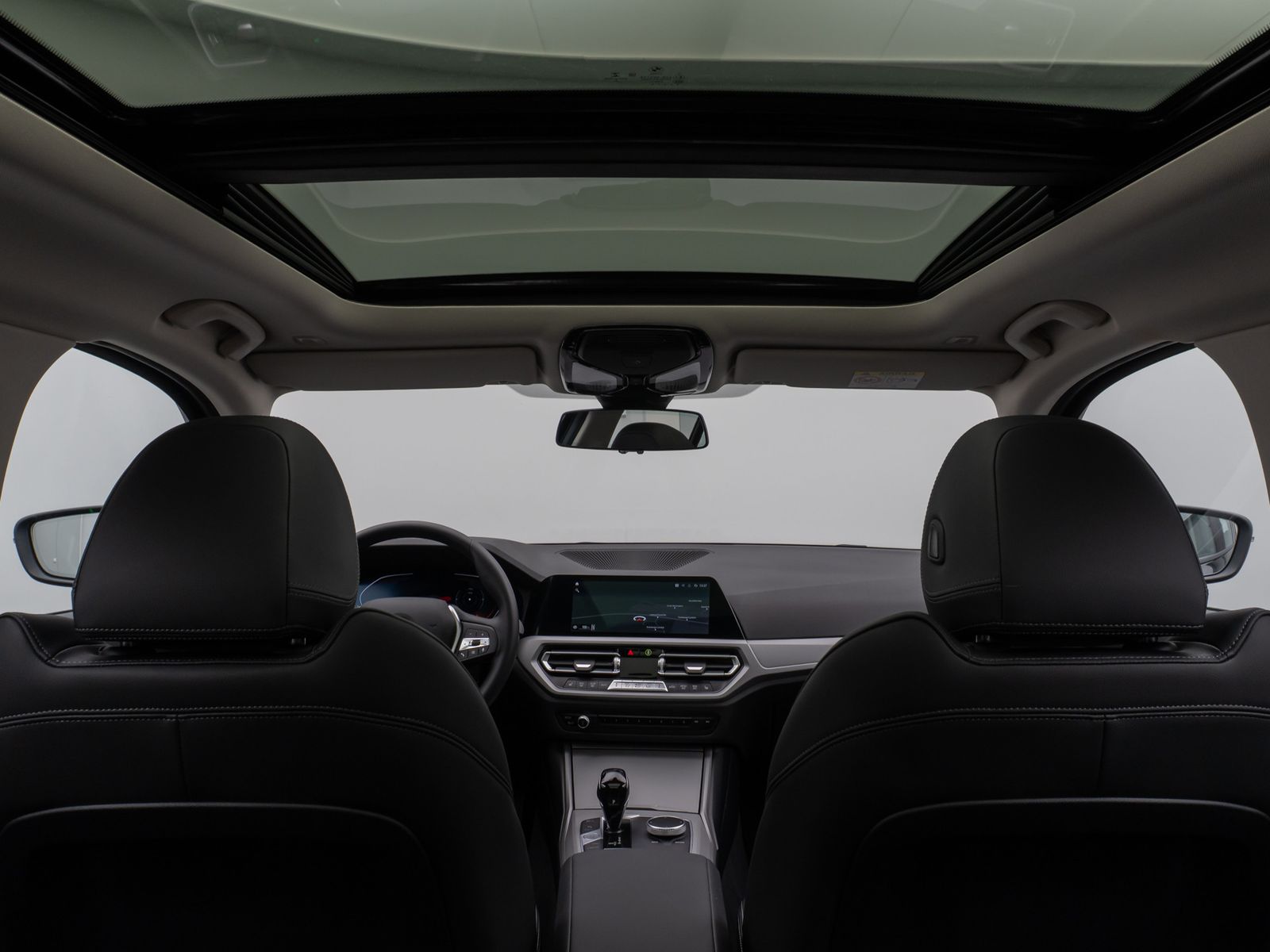 Fahrzeugabbildung BMW 318i GeschwindigReg DAB Alarm Kamera Sportsitz