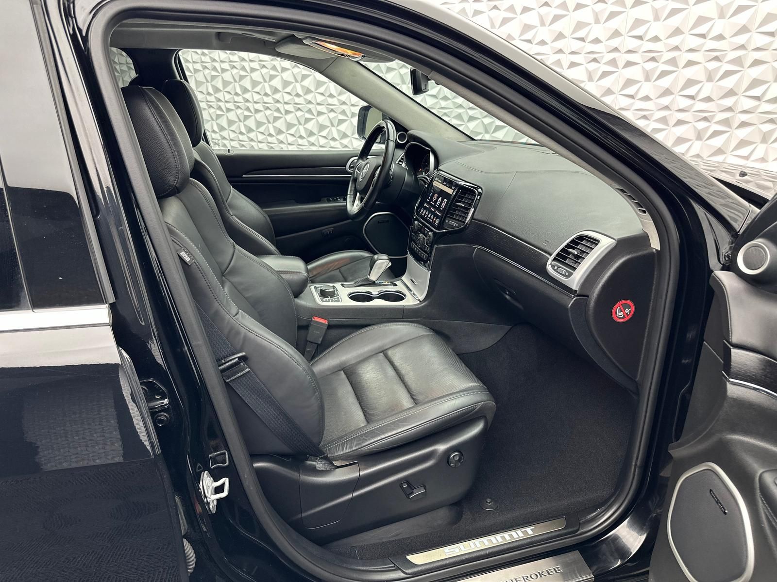 Fahrzeugabbildung Jeep 3.0 CRD SUMMIT/ACC/AHK/H&K/PANO/LUFT/RCAM/QUADRA