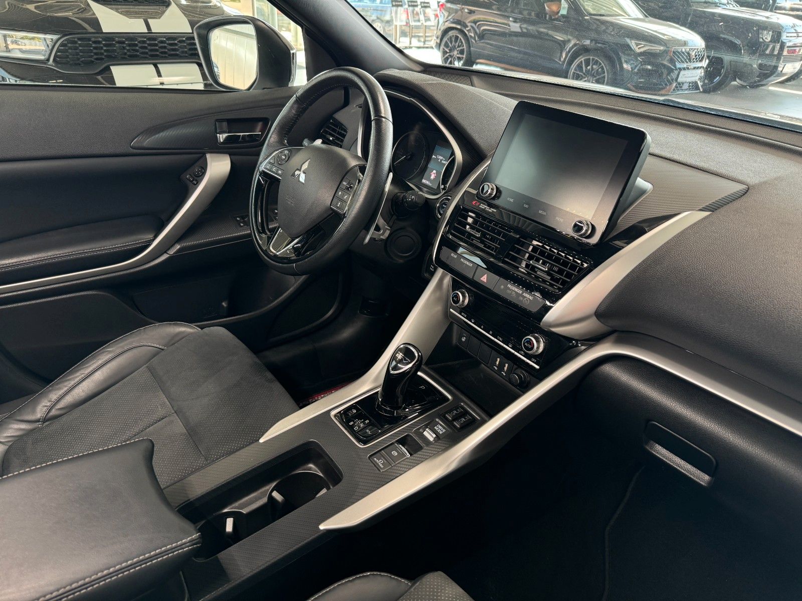 Fahrzeugabbildung Mitsubishi Eclipse Cross 2.4 PHEV Plus Select Black 4WD