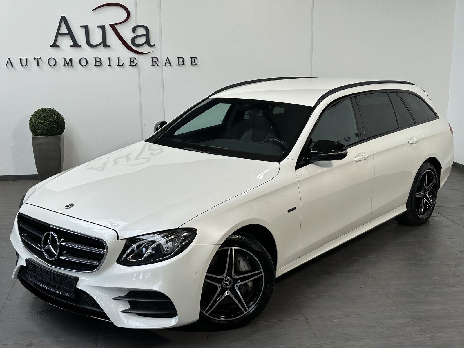 Fahrzeugabbildung Mercedes-Benz E 300de T AMG-Line NAV+LED+AHK+KAMERA+WIDESCREEN