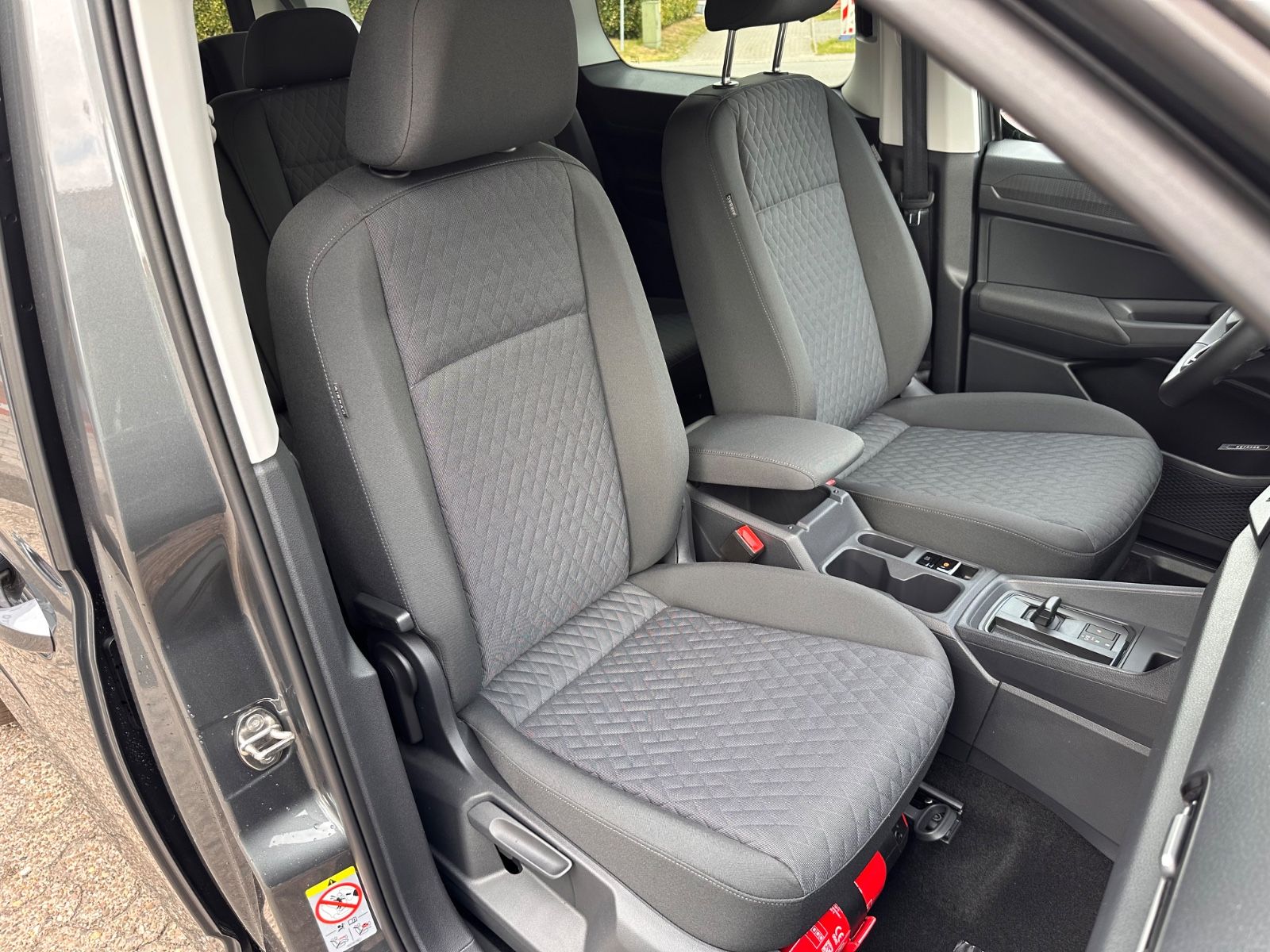 Fahrzeugabbildung Volkswagen Caddy Maxi Kombi 1.5 TSI Life DSG AHK/ACC/APP