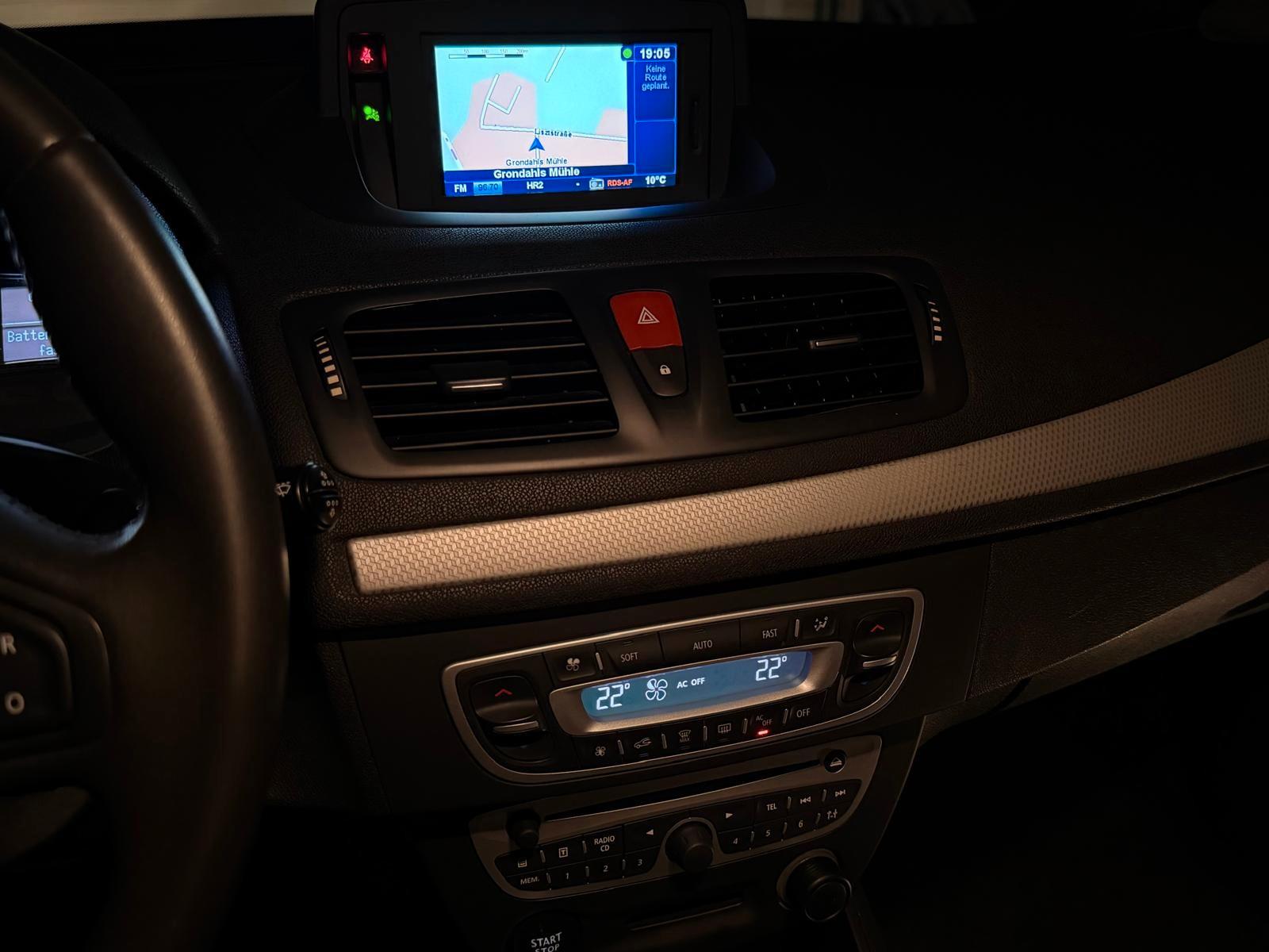 Renault Megane 2011 — photo 22