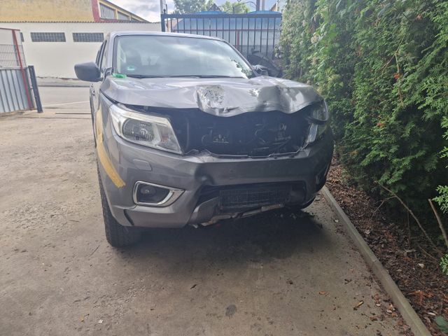 Nissan Navara NP300 Acenta Double Cab 4x4 UNFALL