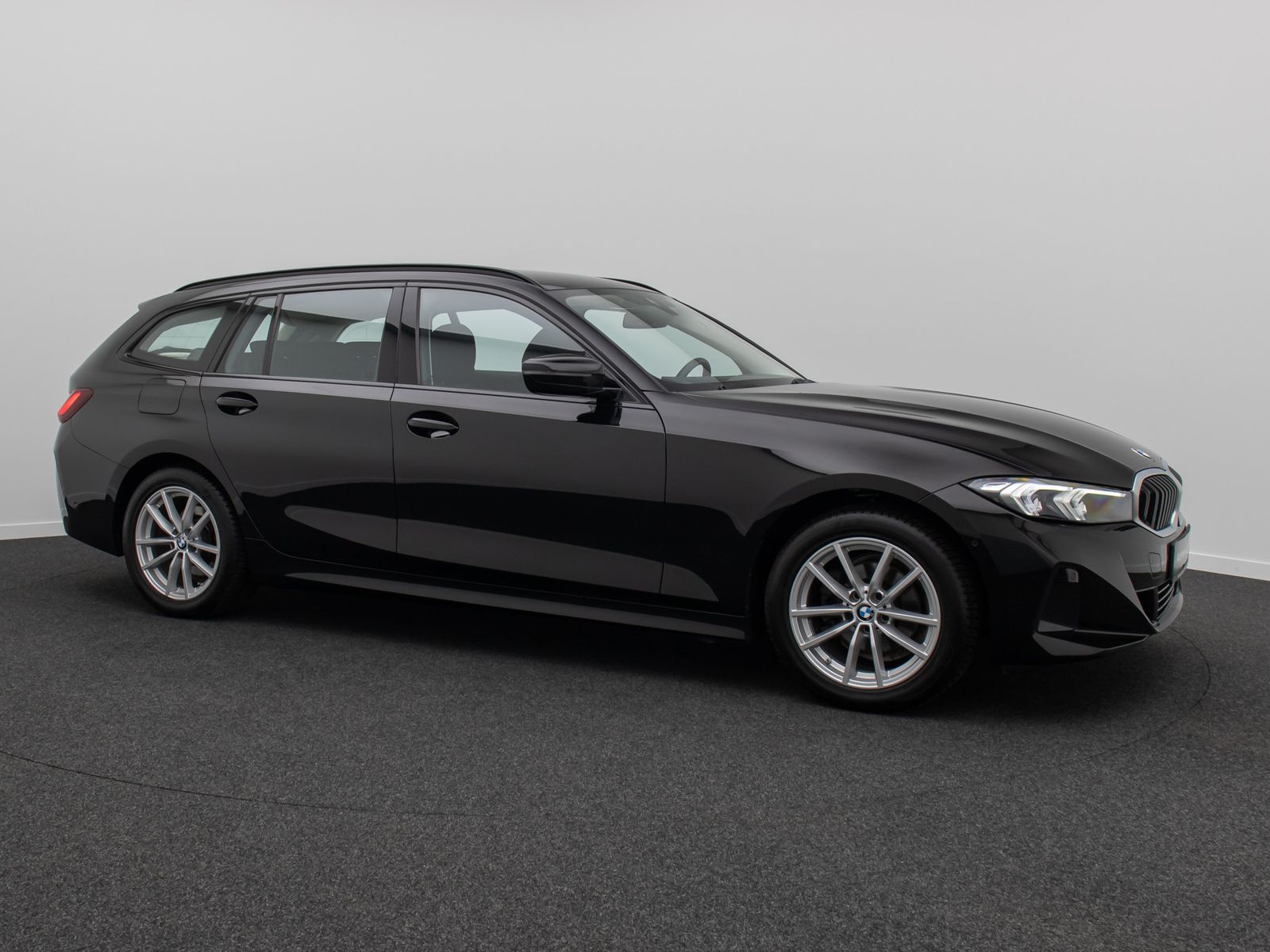 Fahrzeugabbildung BMW 318i GeschwindigReg HUD DAB Kamera LED Sport