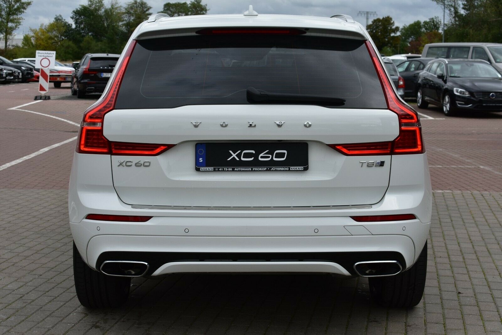 Fahrzeugabbildung Volvo XC60 T8 Twin Engine R-Design*360°*LUFT*AHK