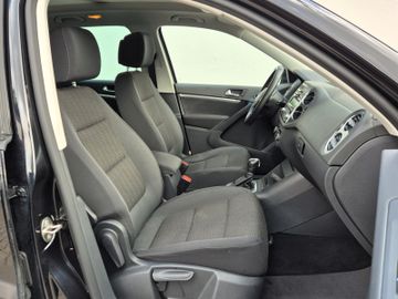 Volkswagen Tiguan - 11