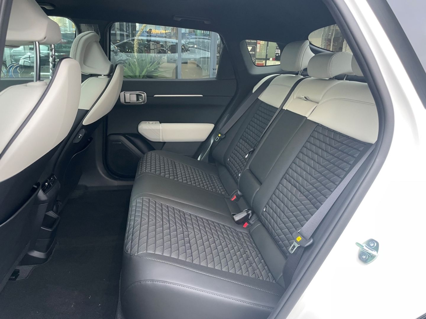 Fahrzeugabbildung Kia EV4 Fastback Kamera Schiebedach Sitzbelüftung