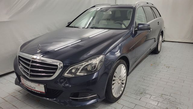 Mercedes-Benz E 220 T-Modell LED+Navi+Pano+Kamera+SHZ+Leder