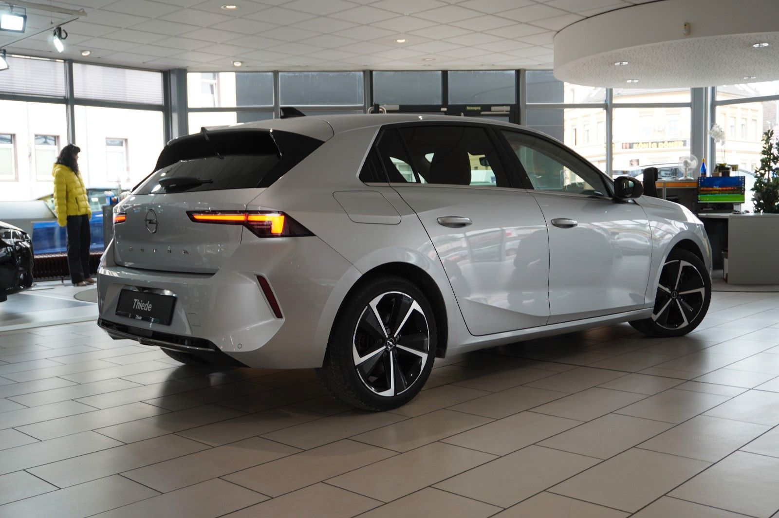 Fahrzeugabbildung Opel Astra L Lim. 1.6 HYBRID ELEGANCE NAVI/LED/KAMERA