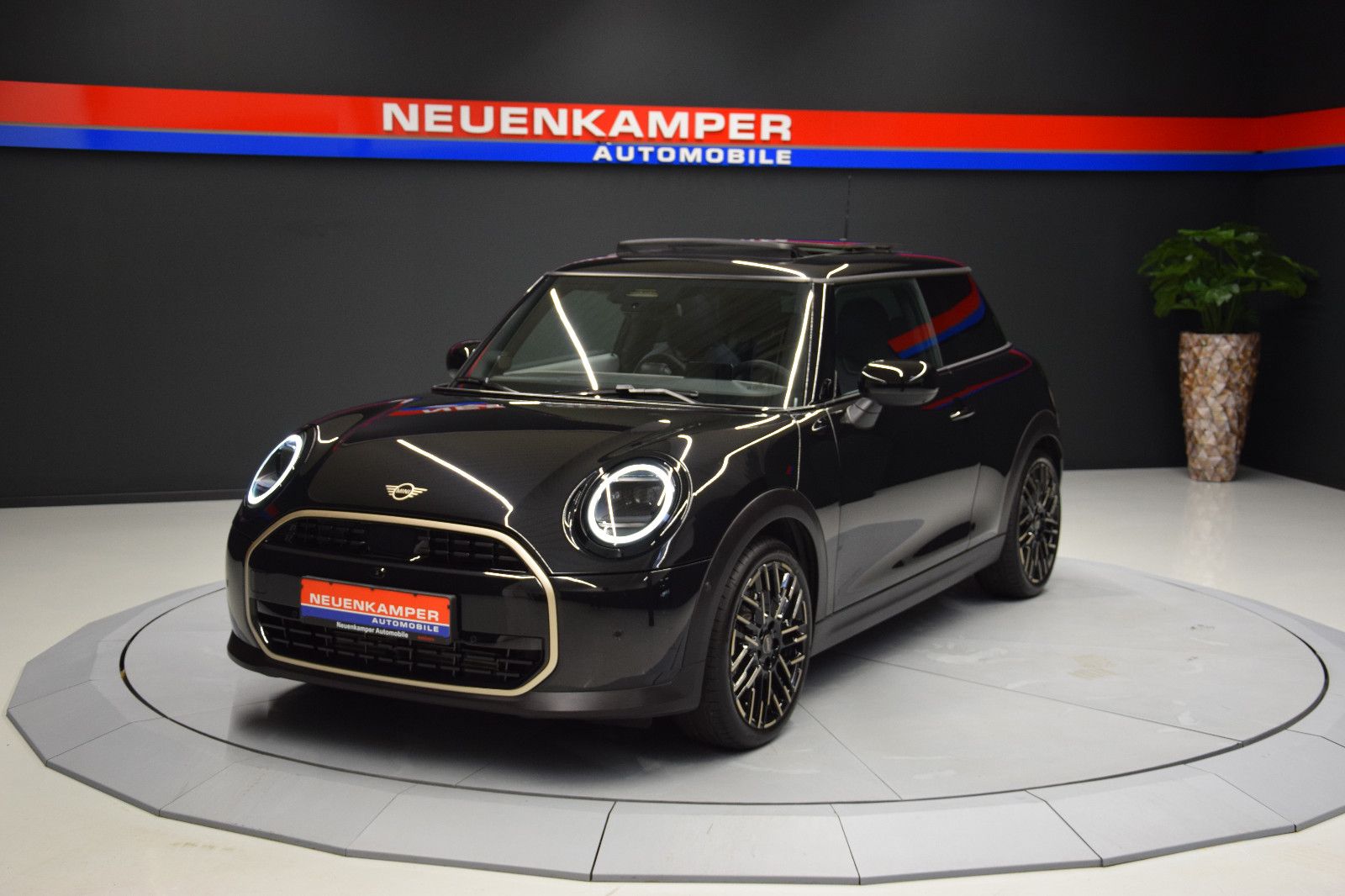 Fahrzeugabbildung MINI Cooper C Favoured Trim Paket-L Pano h/k HuD