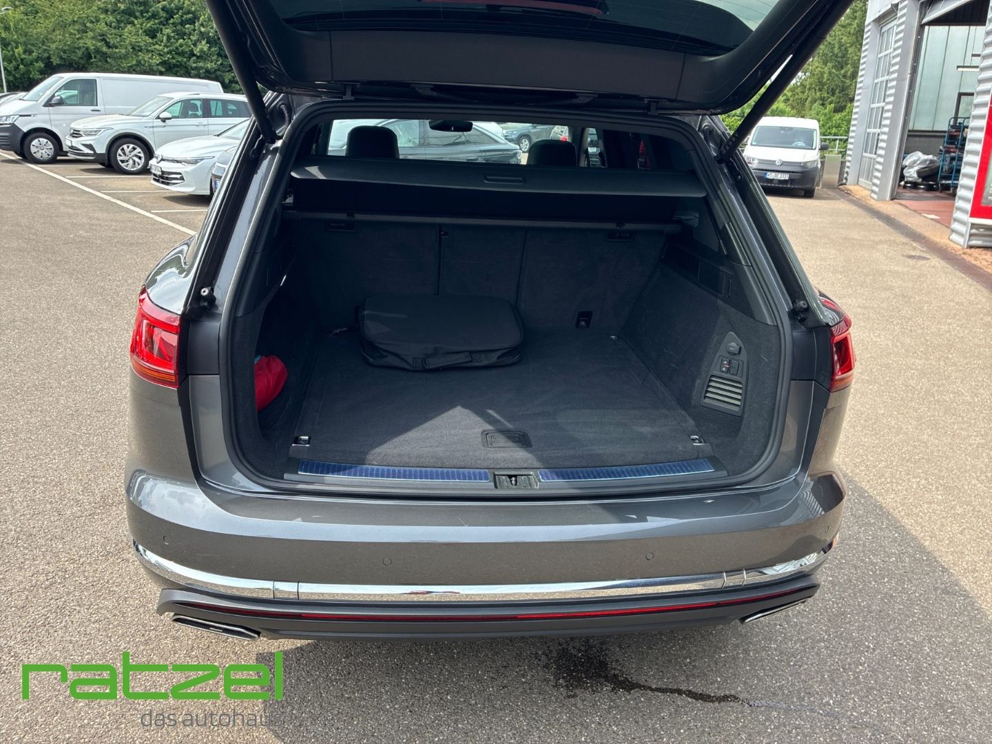 Fahrzeugabbildung Volkswagen Touareg 3.0 TSI V6 eHybrid 4MOTION Elegance AHK-