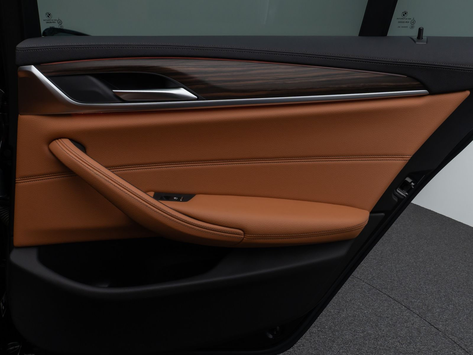 Fahrzeugabbildung BMW 530e xD LuxuryLine 360°HUD DAB AHK Komfort Sport