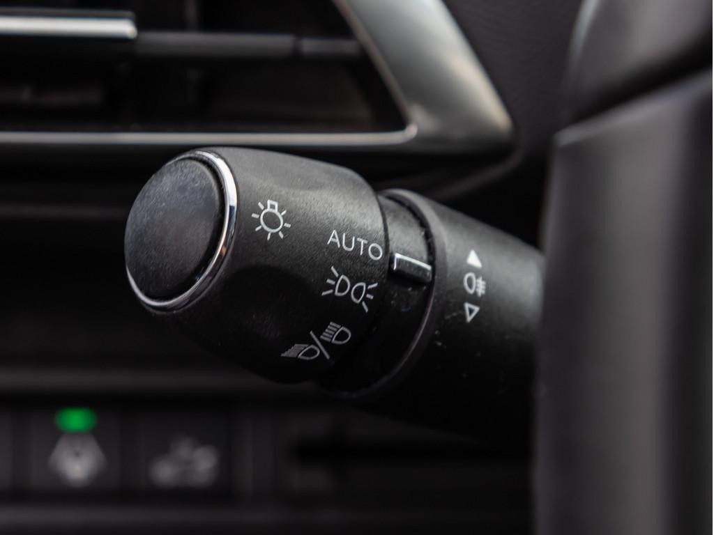 Peugeot 3008 Allure Pack HYBRID 136 e-DSC6 AHK ACC LED