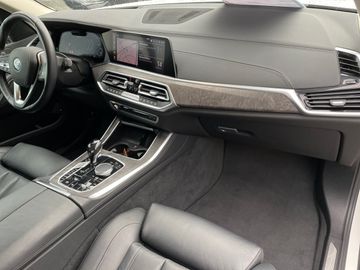 BMW X5 xDrive45e (ab 2019) xLine Gestiksteuerung