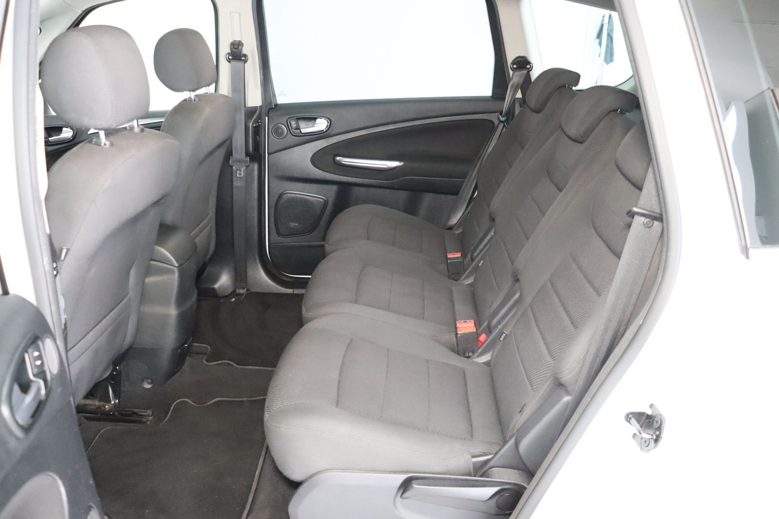 Fahrzeugabbildung Ford S-MAX 2.0 TDCi Sitzhzg./-lüftung * PDC * Tempom.