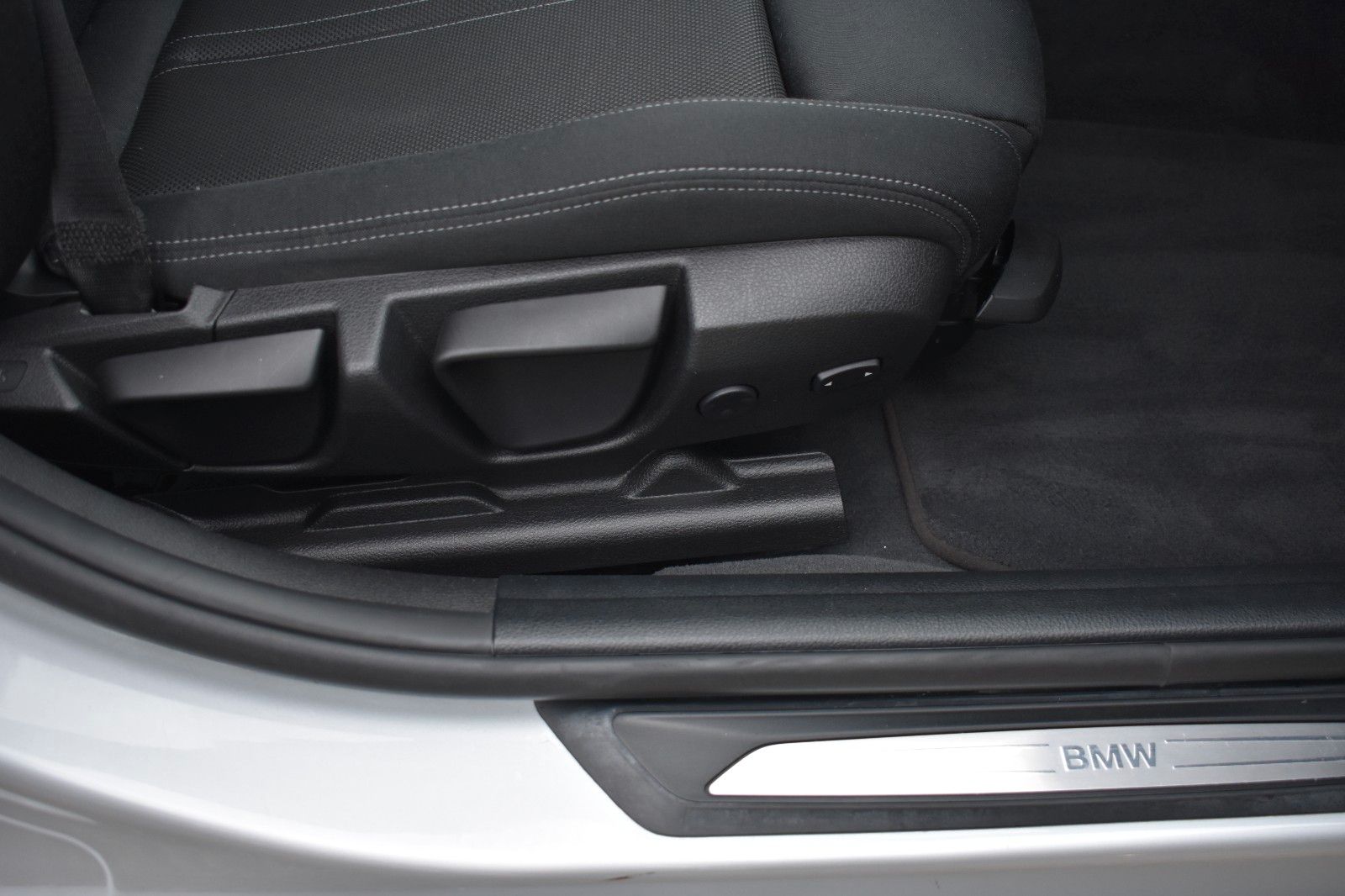 Fahrzeugabbildung BMW 320 i Limo. Sport Line