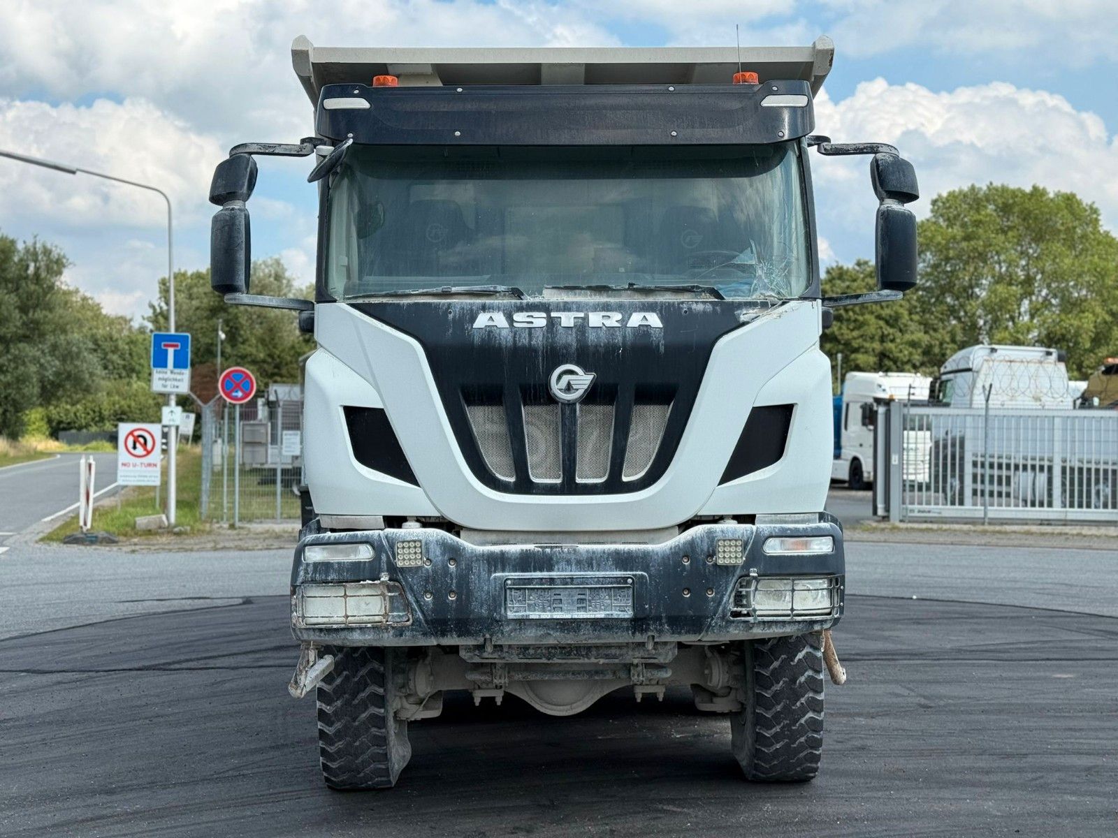 Fahrzeugabbildung Iveco Astra 8x8 Mulden Kipper HD9 86.54