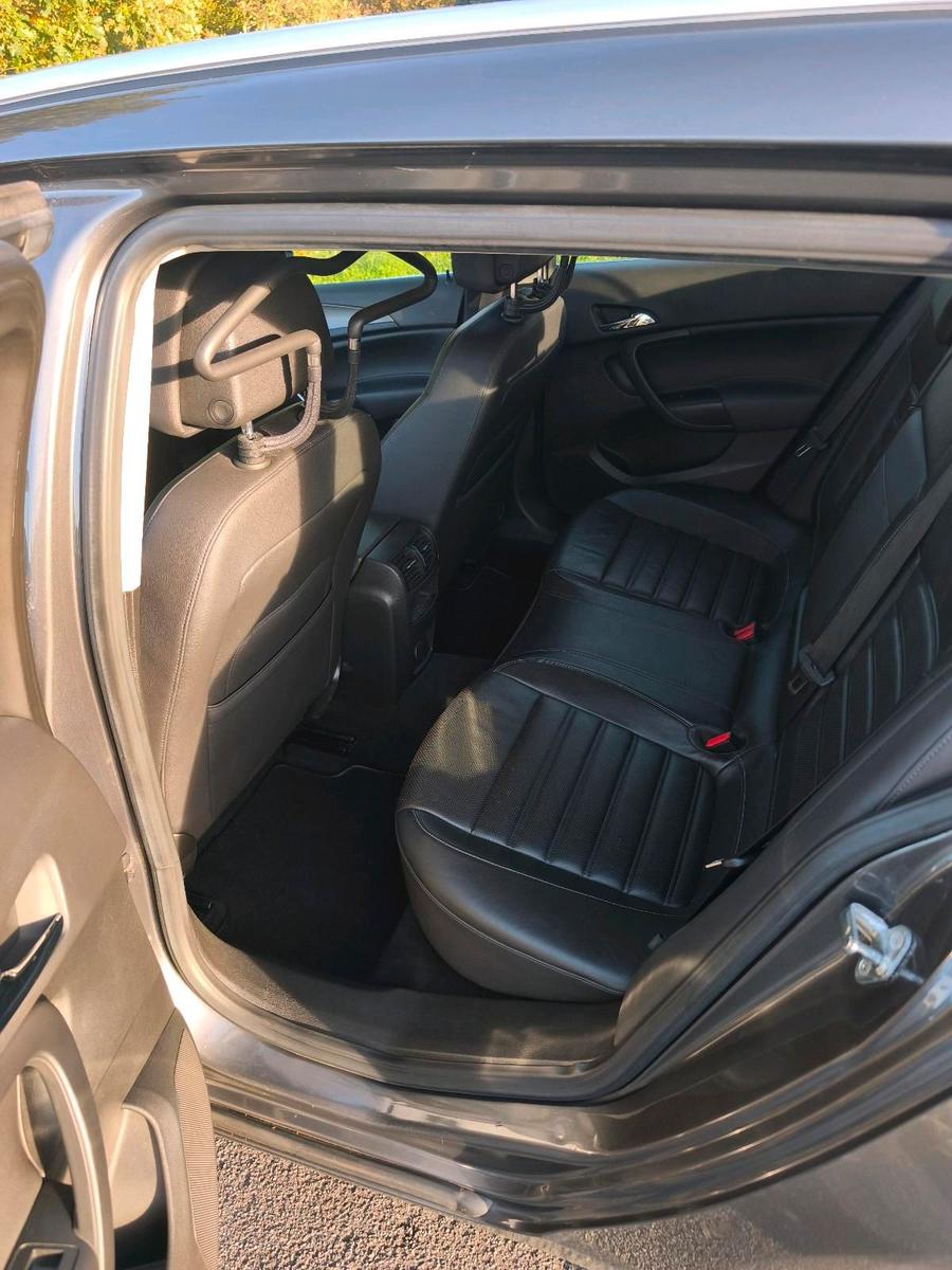 Opel Insignia 2009 — photo 11