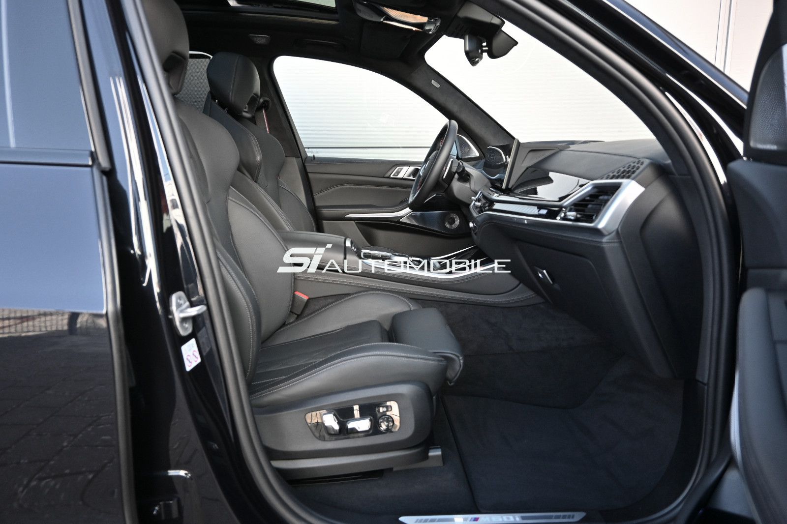 Fahrzeugabbildung BMW X5 M60i xDr. °UVP 155.609€°AHK°B&W°PROF.FAHRW.°