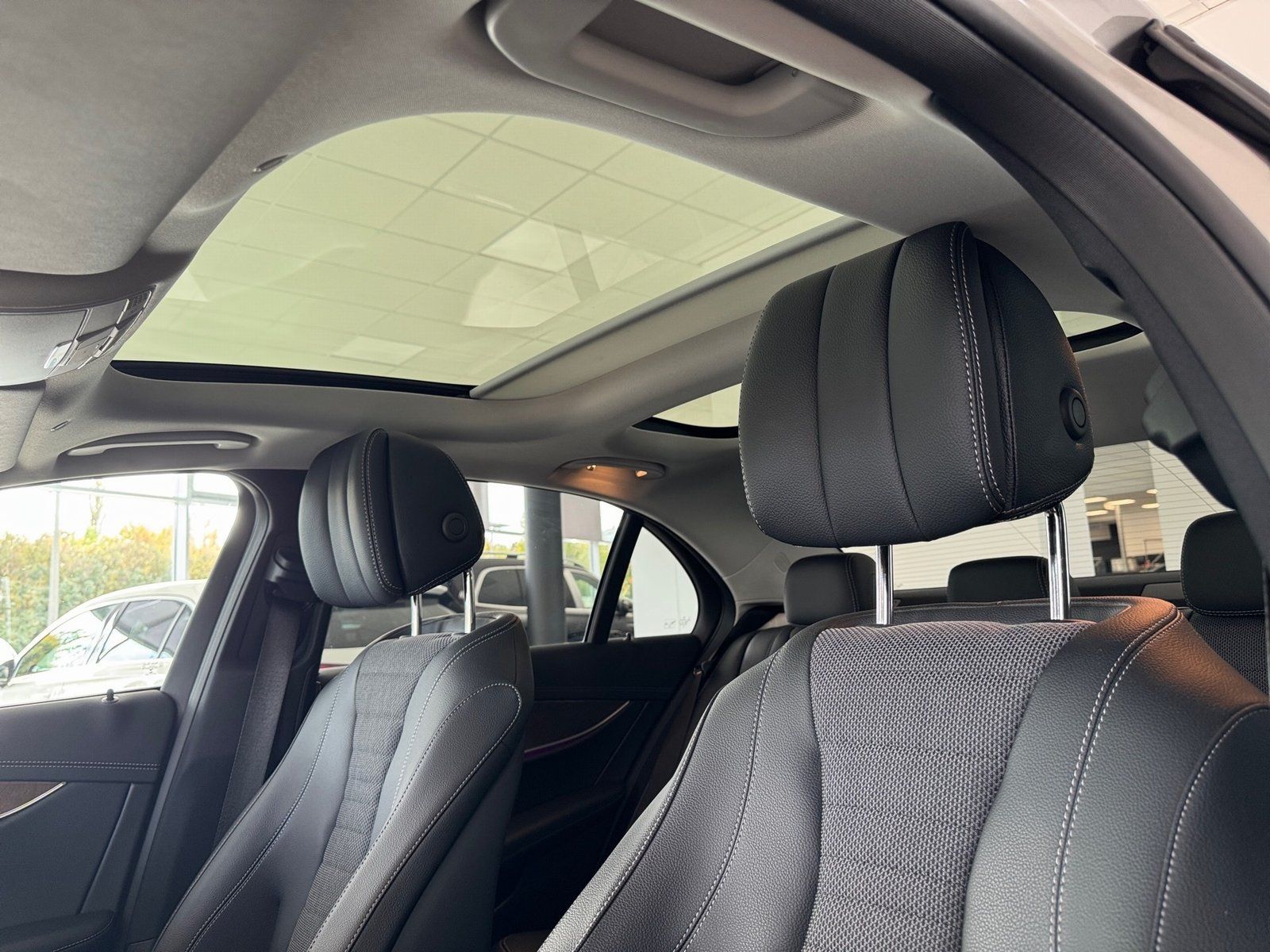 Fahrzeugabbildung Mercedes-Benz E 300 de AMG 4M*Distronic*AirBody*Burmester*LED*