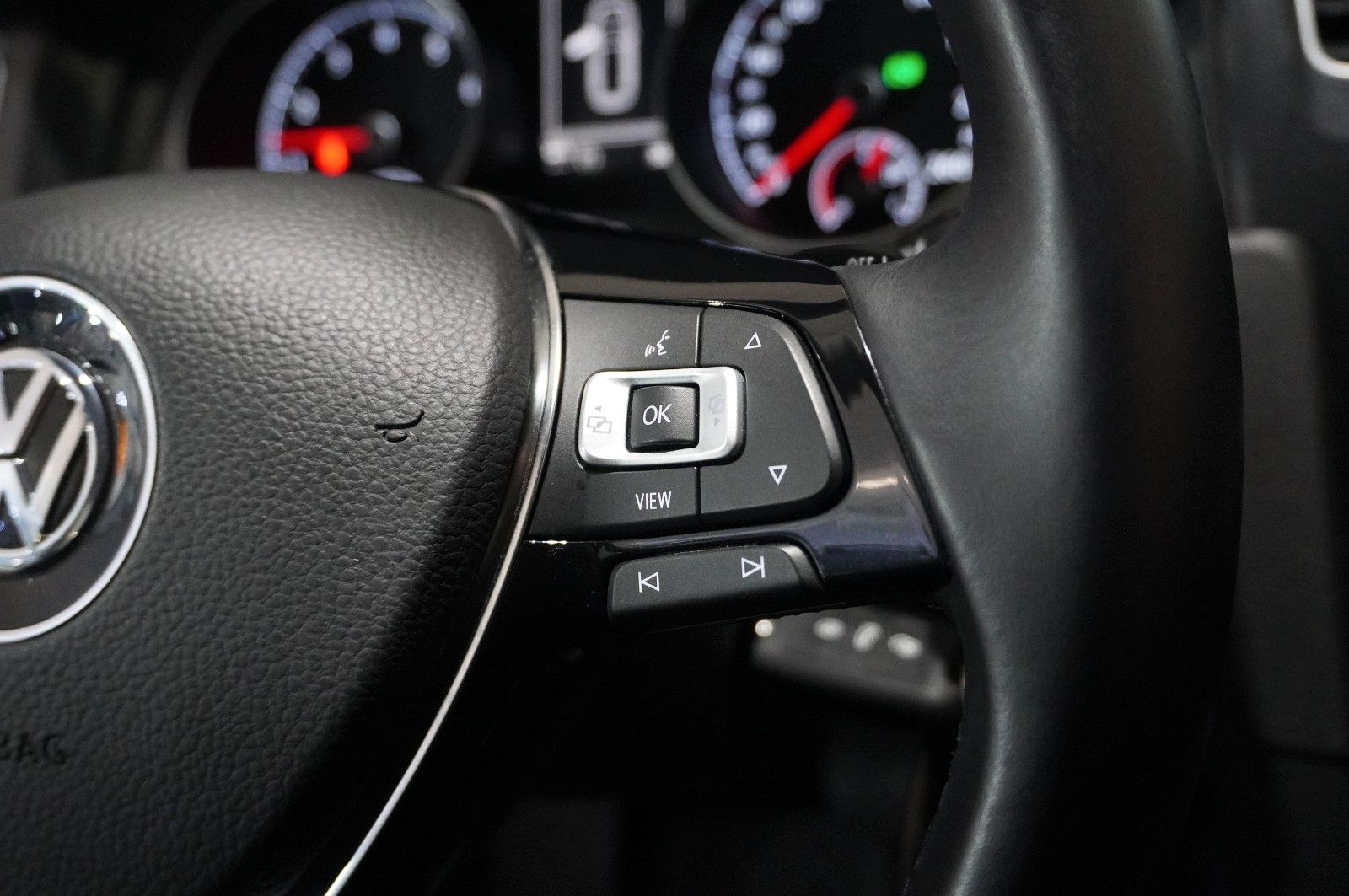 Fahrzeugabbildung Volkswagen Golf VII VARI. 1.5 TGI COMFORT. DSG NAVI/LED/ACC