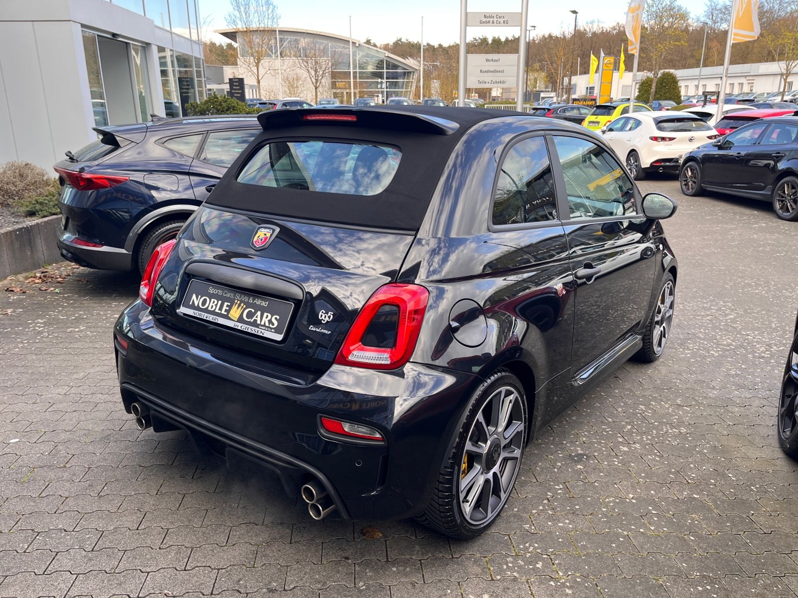 Fahrzeugabbildung Abarth 695C Cabrio KLIMA NAV BEATS LEDER