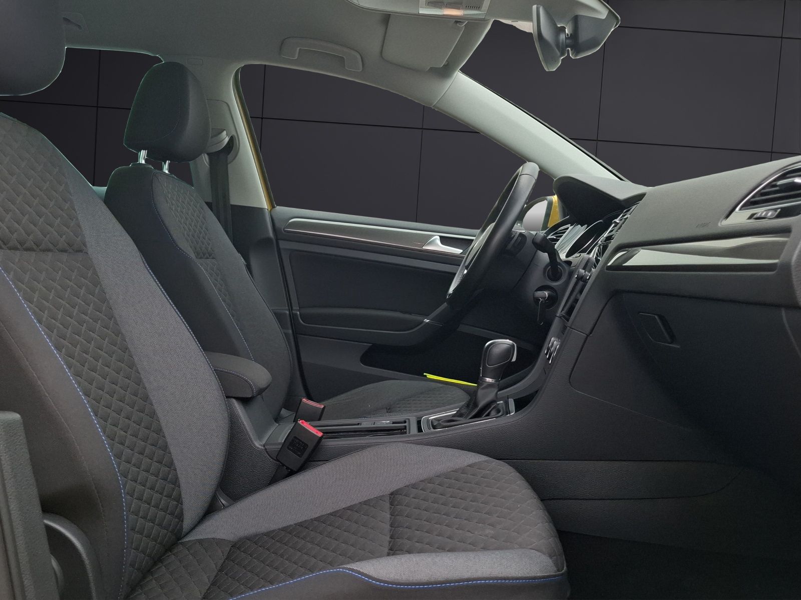 Fahrzeugabbildung Volkswagen Golf VII Variant TSI Join DSG LED AHK Navi ACC P