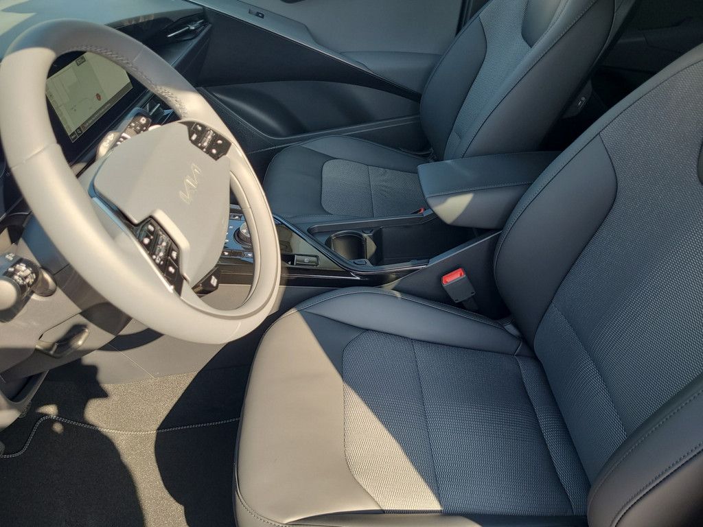 Fahrzeugabbildung Kia NIRO 1.6 HEV 129 DCT VIS KOM STY