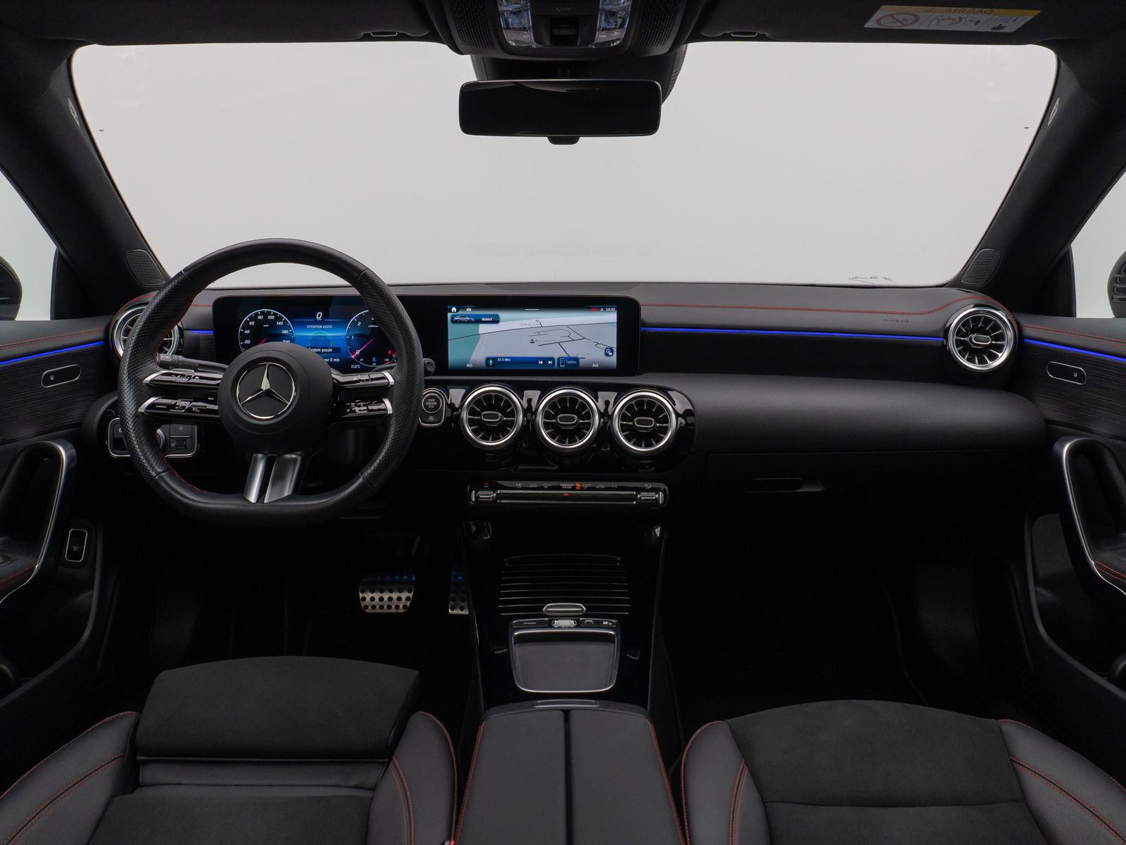 Fahrzeugabbildung Mercedes-Benz CLA 200d AMG Line Panorama 360°Lenkrhzg Komfort