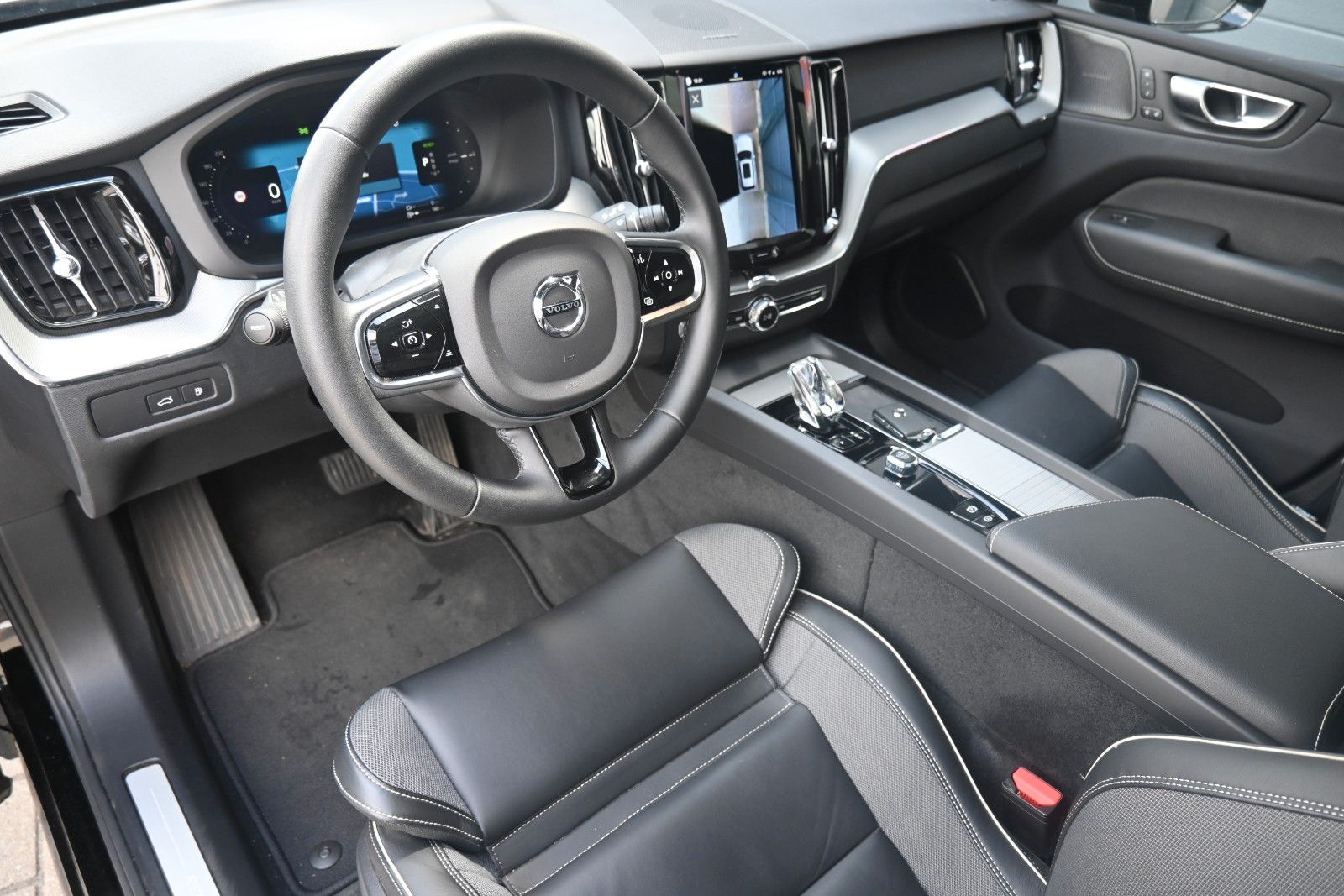 Fahrzeugabbildung Volvo XC60 T6 AWD Recharge Plus Dark*360°*ACC*AHK