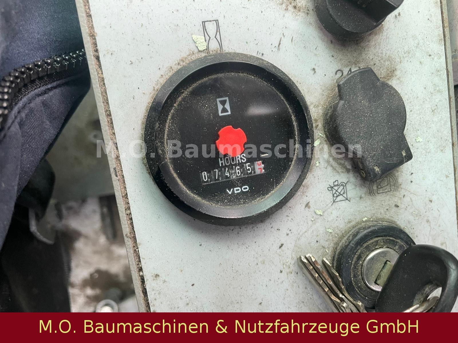 Fahrzeugabbildung Sennebogen 305 / Hydr.SW / Hochfahrb.Kabine / 9 m / 4,5 t /