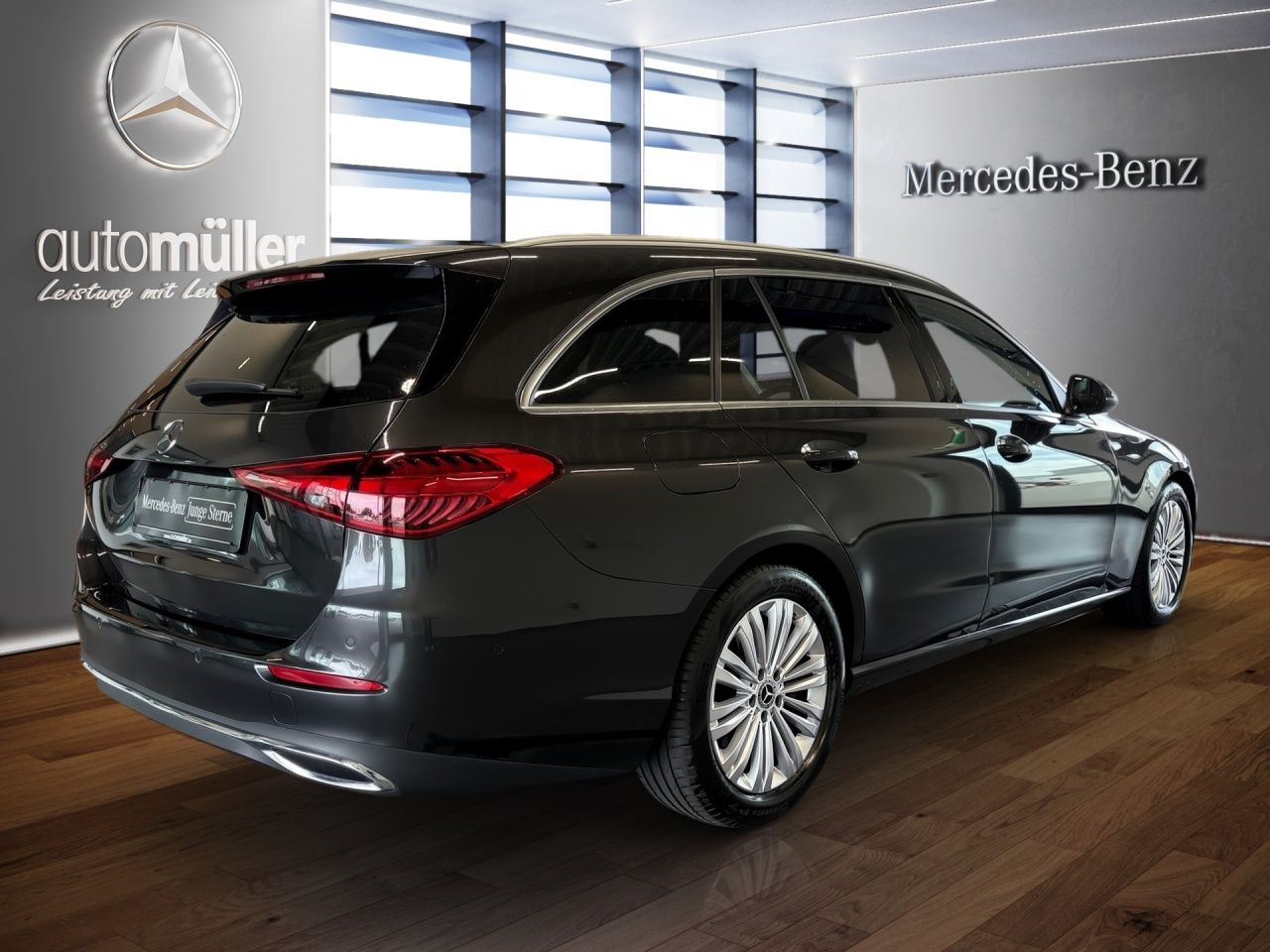 Fahrzeugabbildung Mercedes-Benz C 180 T AVANTG+AHK+TOTWIN+LHZ+KEYL+CARPL+AMBIEN+