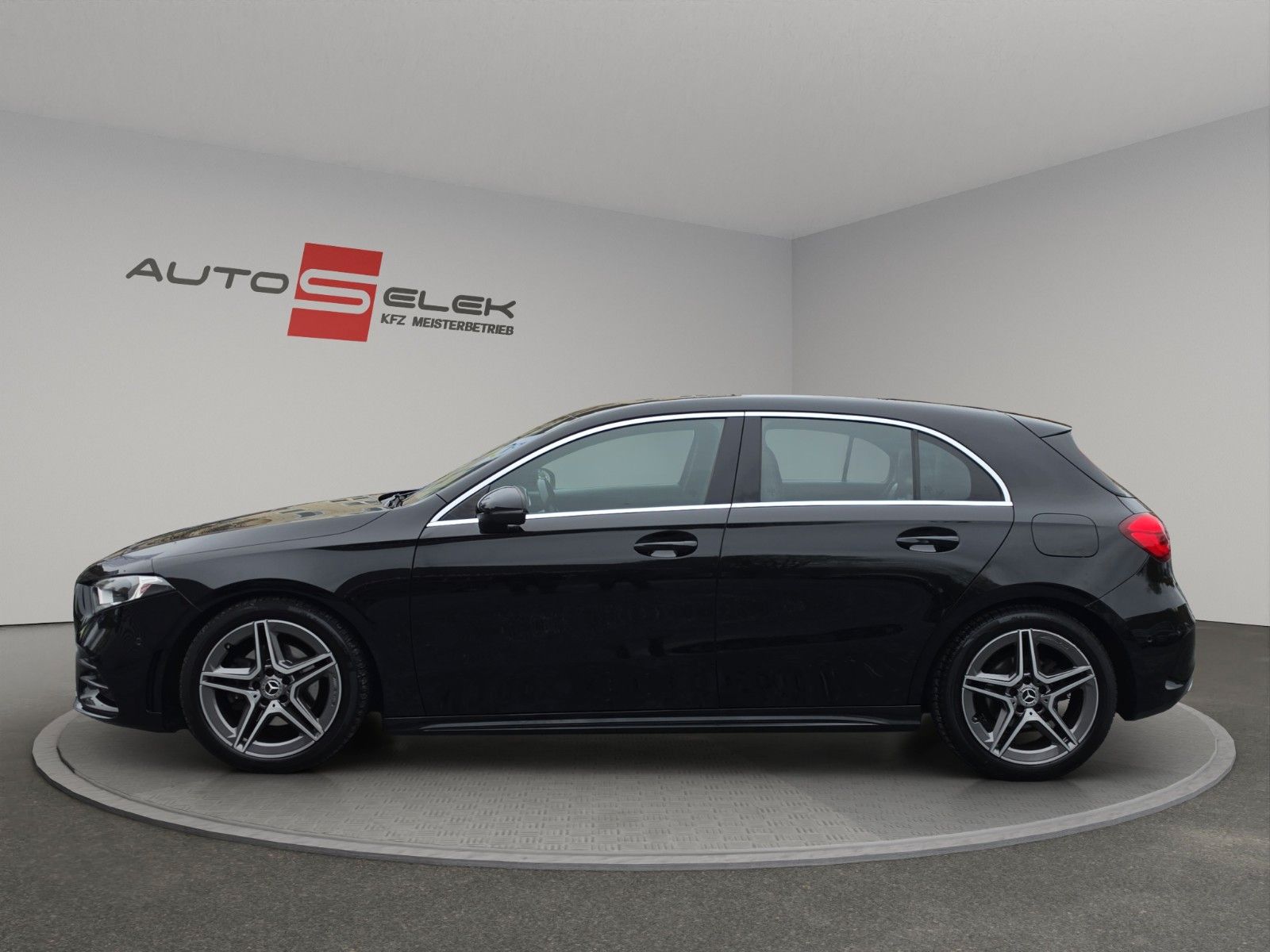 Fahrzeugabbildung Mercedes-Benz A 180 AMG*NIGHT*WIDESCREEN*MBUX*
