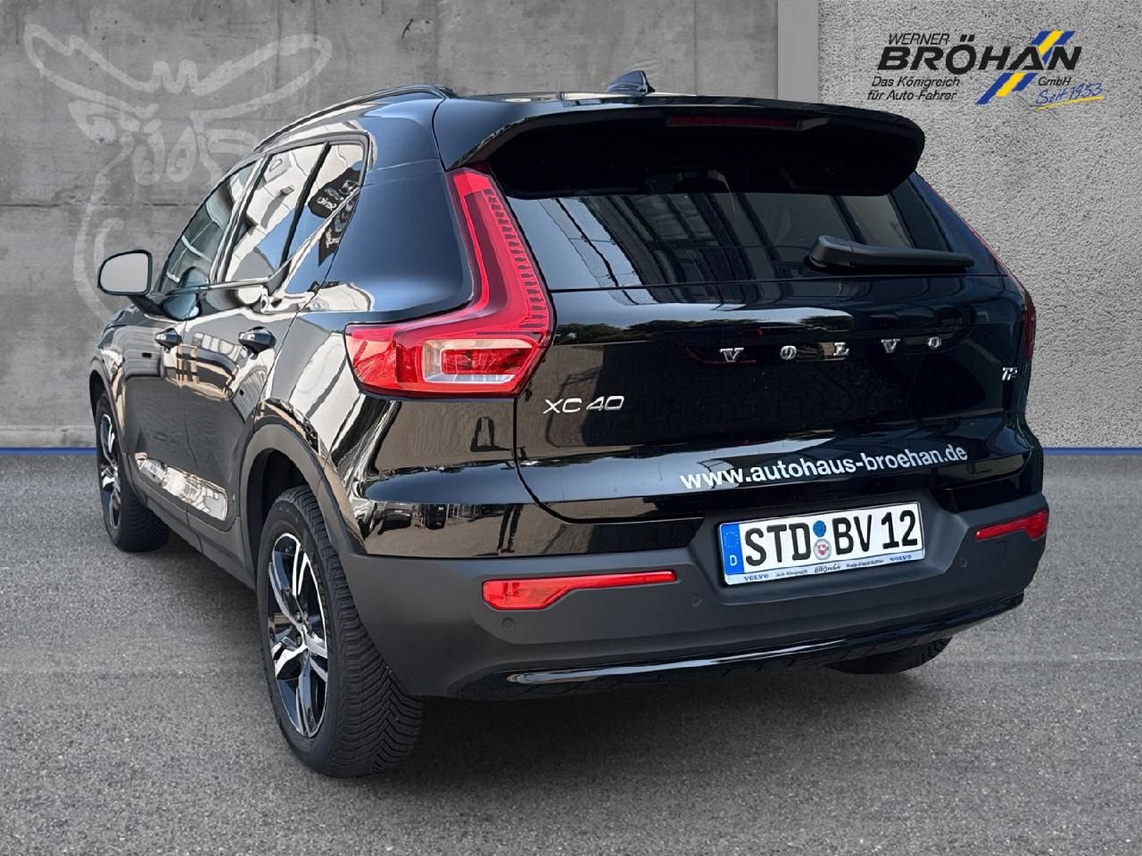 Fahrzeugabbildung Volvo XC40 T2 Plus Dark 2WD