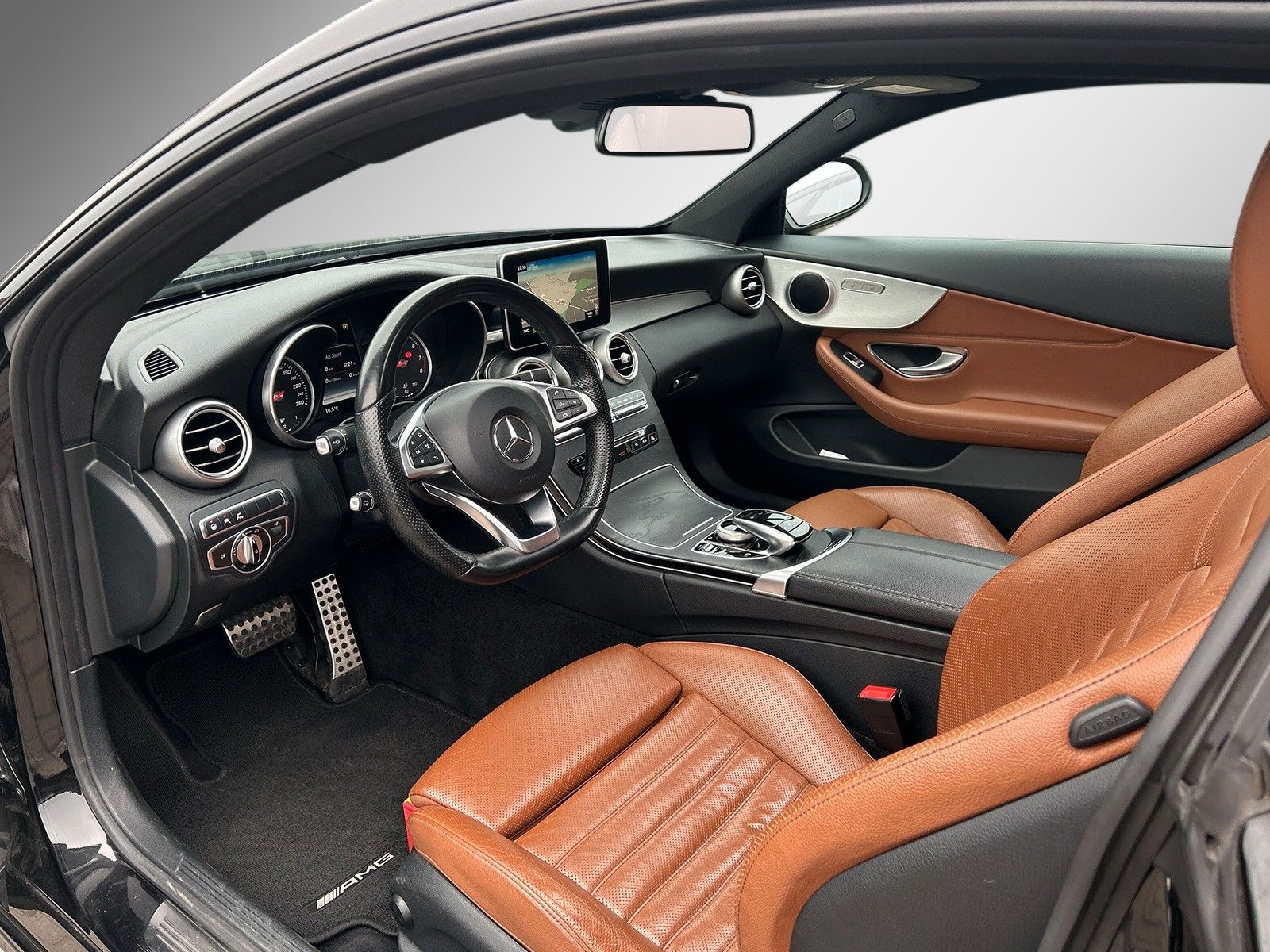 Fahrzeugabbildung Mercedes-Benz C 400 4Matic *AMG-Line*Panorama*Vollleder*Kamera