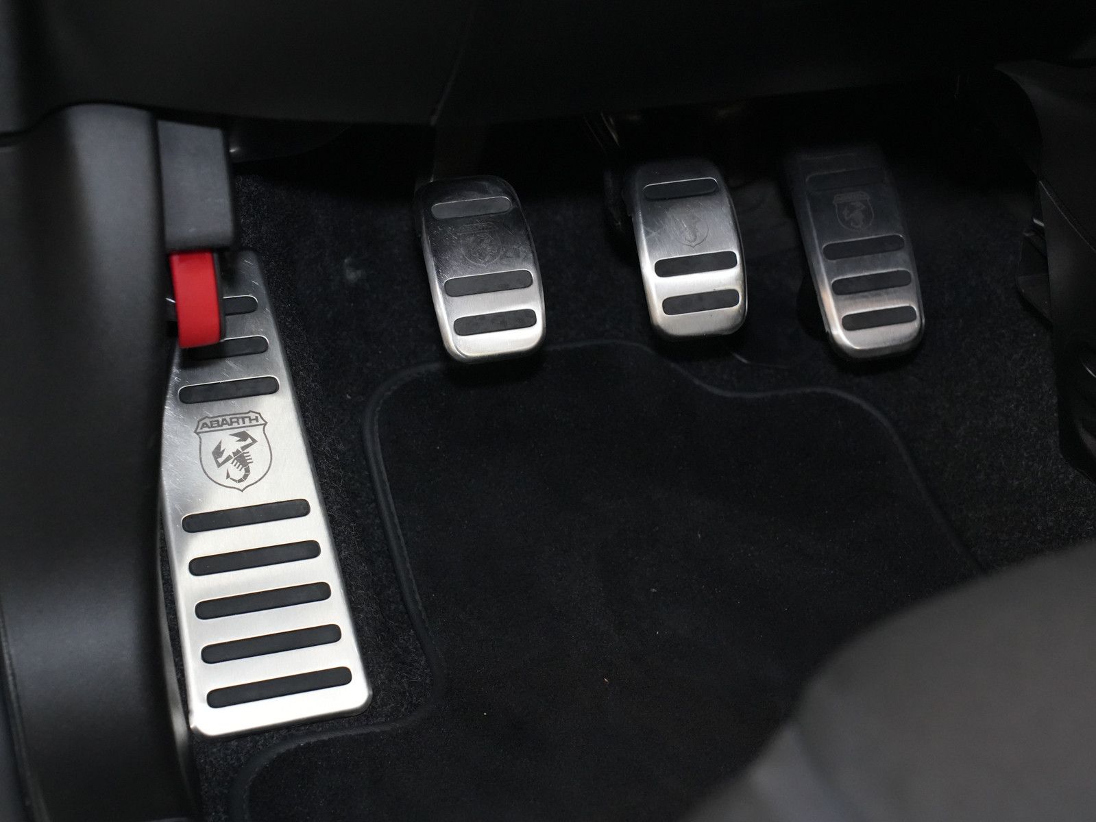 Fahrzeugabbildung Abarth 500 / 595 - UConnect|DesignSet|MirrorLink|17Zoll